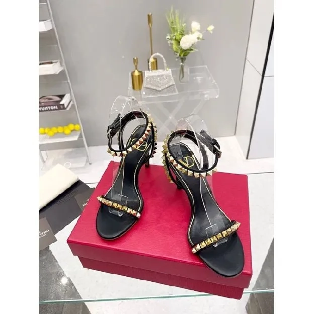 Sepatu Sandal heels studded wanita valentino