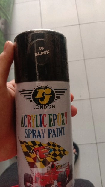 pilox merk Revo x acrylic , mulai warna hitam doff hitam metallic Dan warna lainya ada ,, 