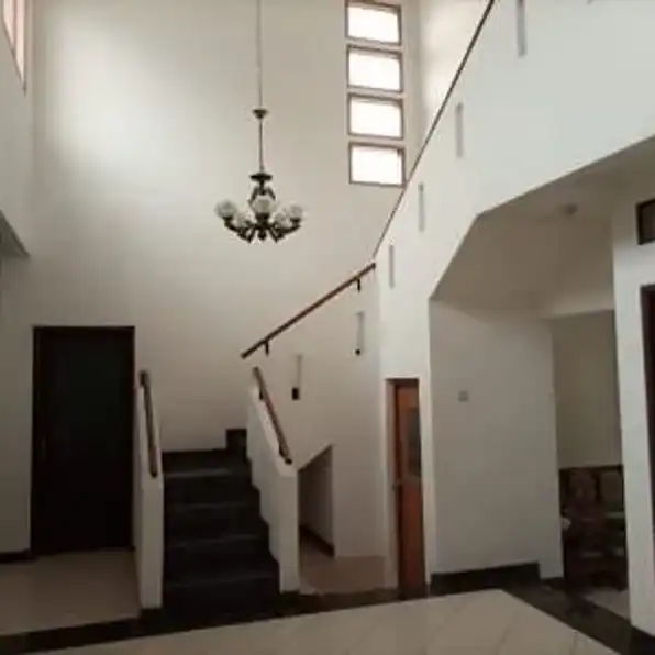 Dijual Rumah 2 Lantai Di Kawasan Bisnis