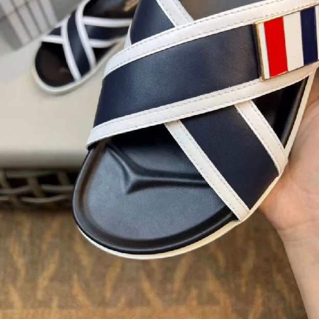 sandal selop pria thom browne