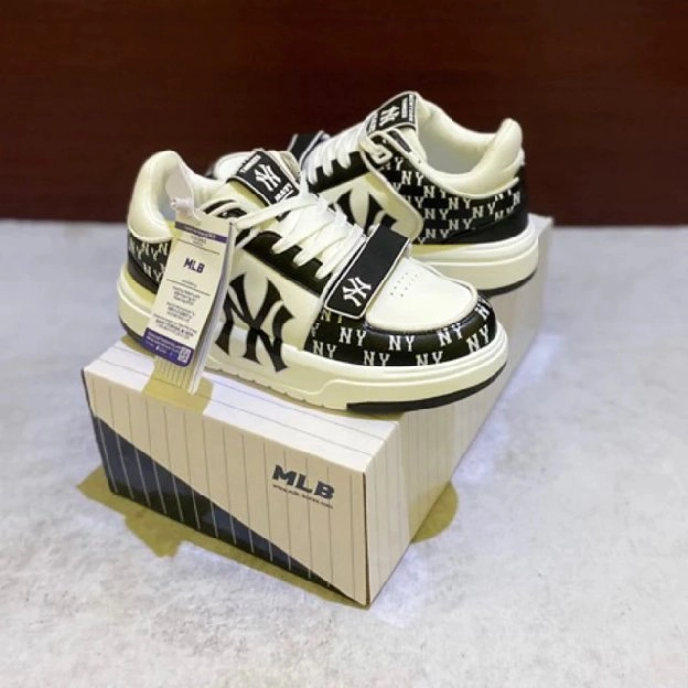 Sepatu sneakers MLB Chunky Liner New York Yankees black white