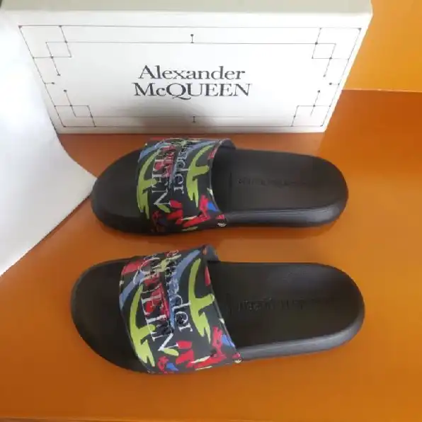 sandal pria slide selop cowok alexander mcqueen rubber sandal santai