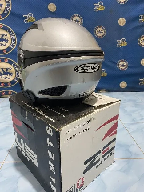 helm zeus 610 size L