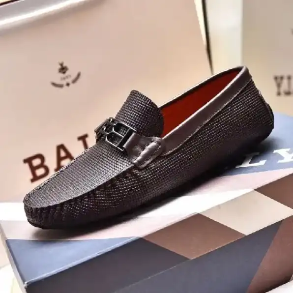 Sepatu loafers pria bally