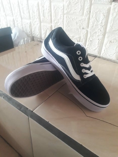 Sepatu Vans