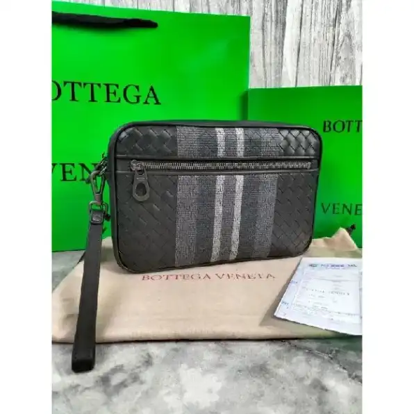 POUCH CLUTCH BAG PRIA LEATHER BOTTEGA VENETA BOVE 9002