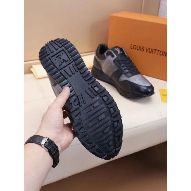 sepatu cowok lv louis vuitton sneakers pria men shoes run away