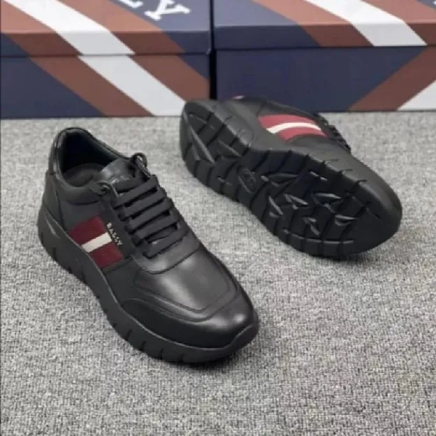 Sepatu sneakers stripe pria bally