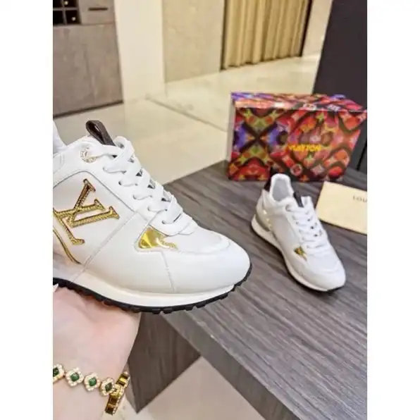 Sepatu sneakers wanita louis vuitton lv