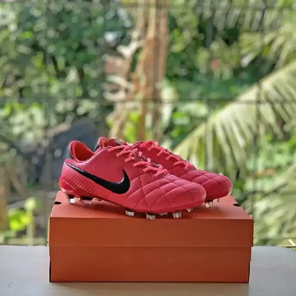 Sepatu bola nike tiempo legend