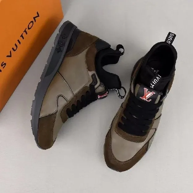 Sepatu sneakers pria louis vuitton lv