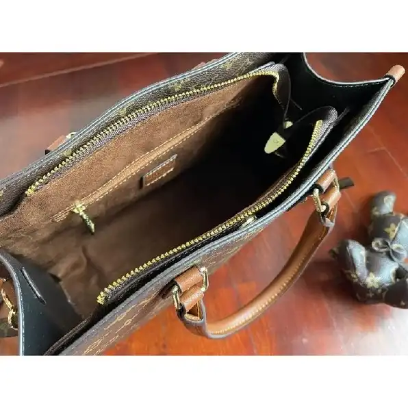 tas tote louis vuitton lv set gantungan boneka