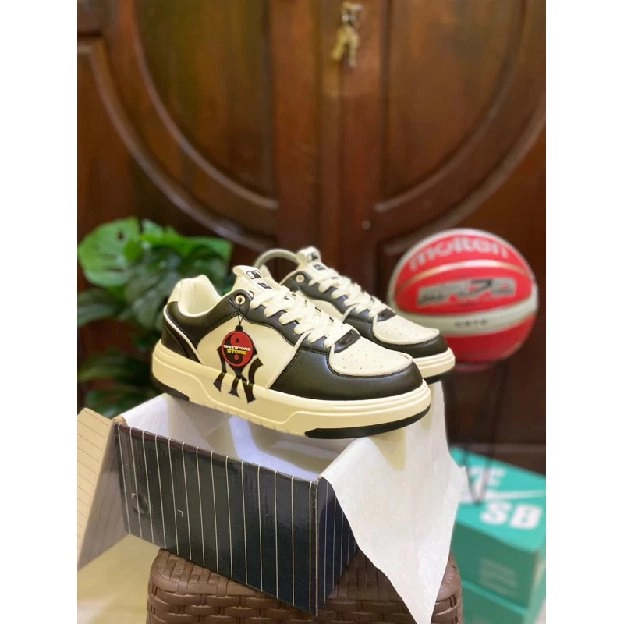 Sepatu sneakers MLB Chunky Liner New York Yankess Black