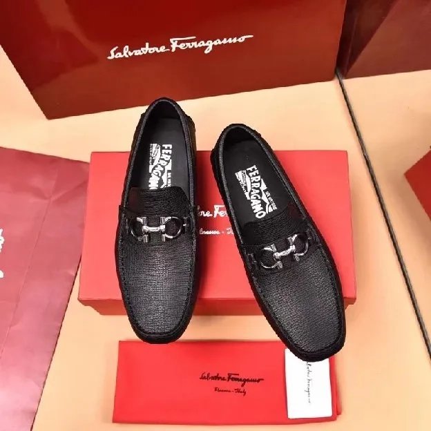 Sepatu loafers pria salvatore ferragamo