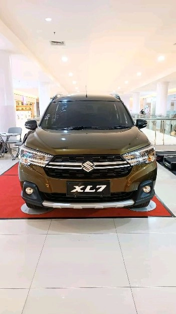 SUZUKI XL7 ALPHA. UANG MUKA 25 JUTA