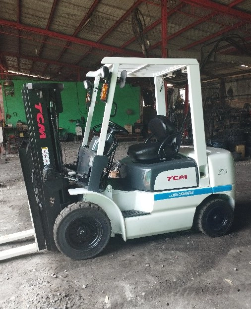 Forklift TCM Trilift 2.5 ton mast 4 mtr 2004