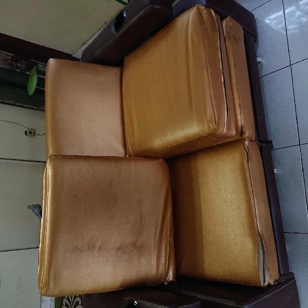 sofa ruang tamu 3 in 1 minus jaitan aja lainnya aman 