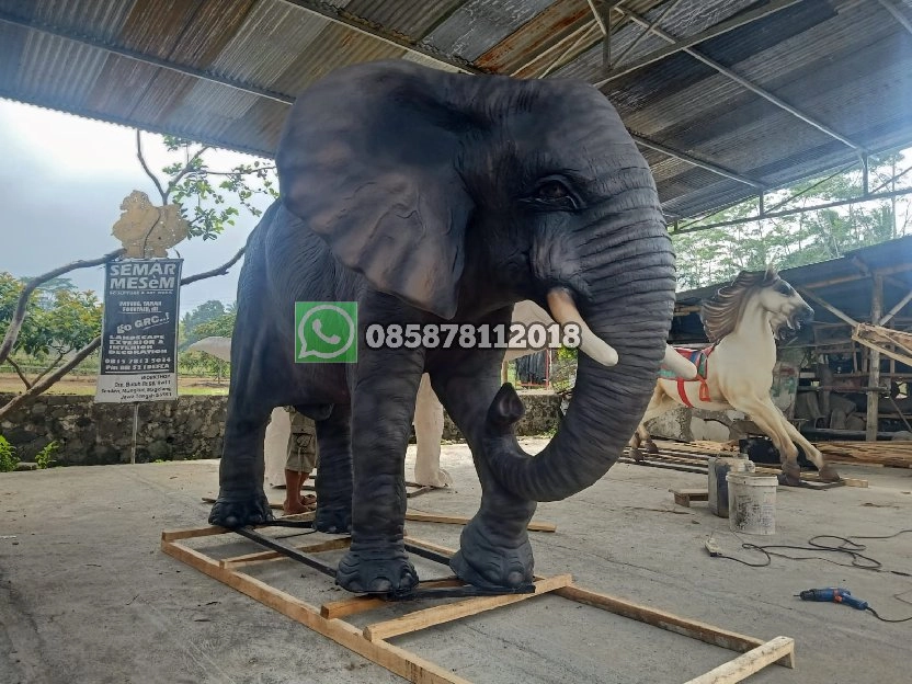 Patung Gajah Besar