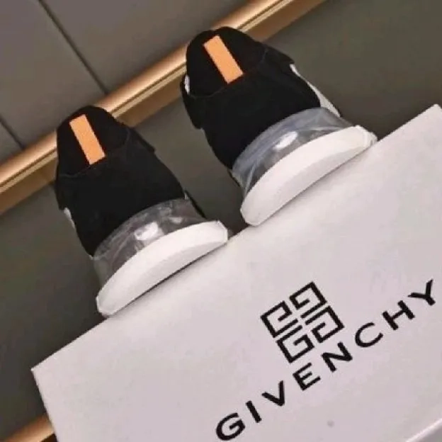 sepatu sneakers pria givenchy