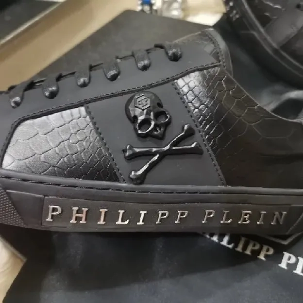 Sepatu sneakers pria philipp plein