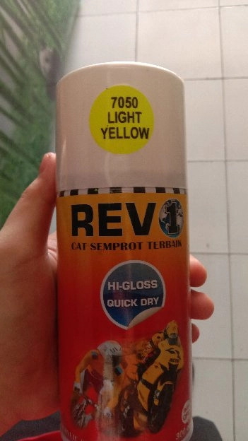 pilox merk Revo x acrylic , mulai warna hitam doff hitam metallic Dan warna lainya ada ,, 