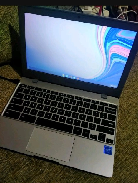 laptop Samsung chromebook Celeron 4 