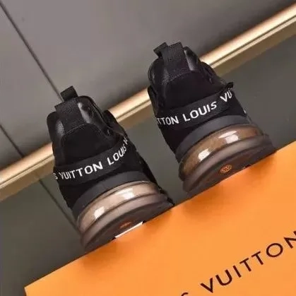 Sepatu sneakers pria louis vuitton lv