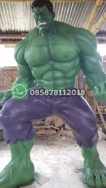 Patung Super Hero