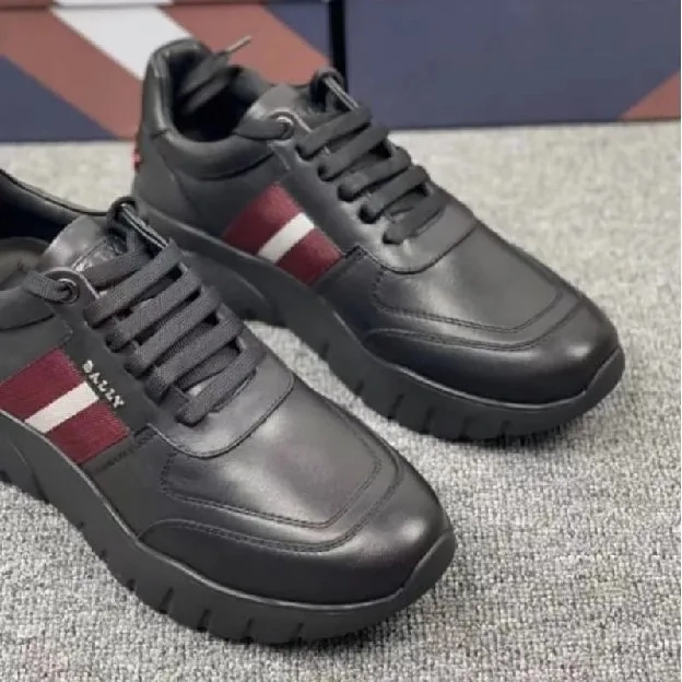 Sepatu sneakers stripe pria bally