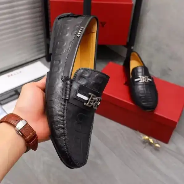 sepatu loafers pria bally