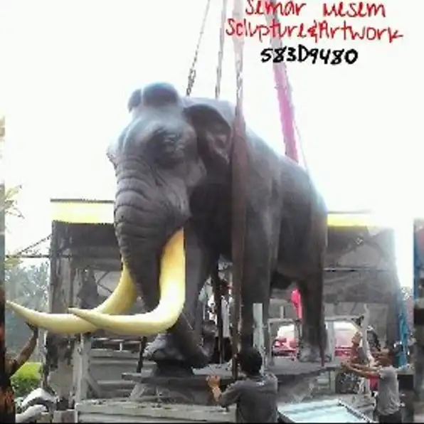 Patung Gajah Tailan