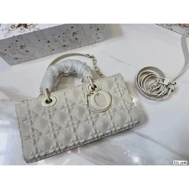 Tas Dior Horizontal Diana Bag Diamond Edition