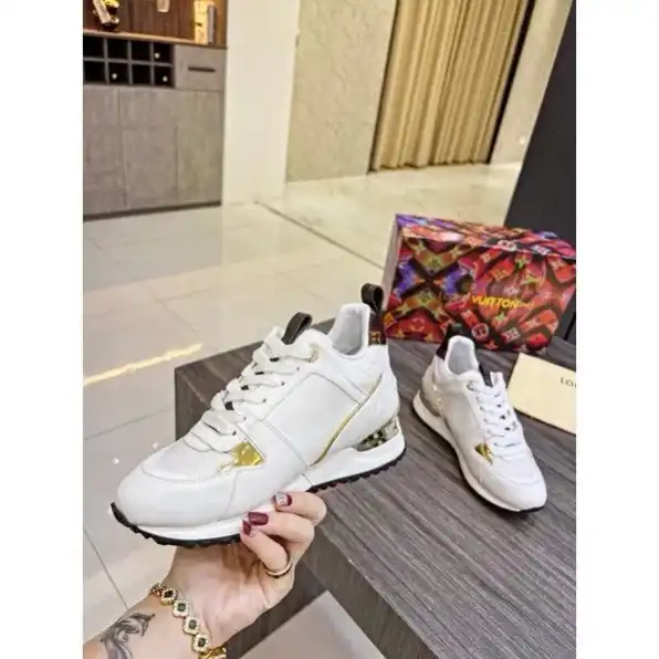 Sepatu sneakers wanita louis vuitton lv