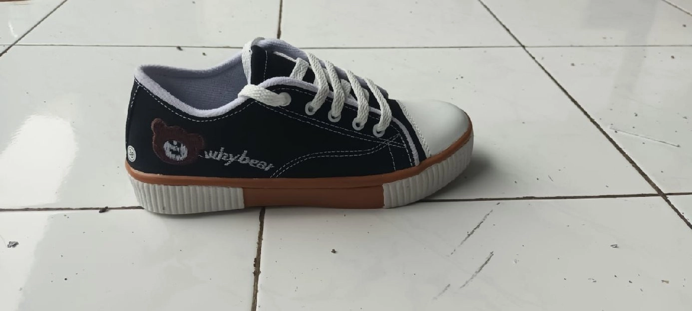 Sepatu sneakers wanita tali BEAR