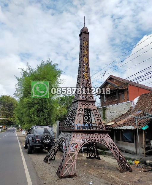  Patung Menara Eiffel