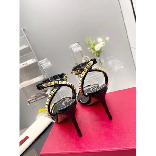 Sepatu Sandal heels studded wanita valentino