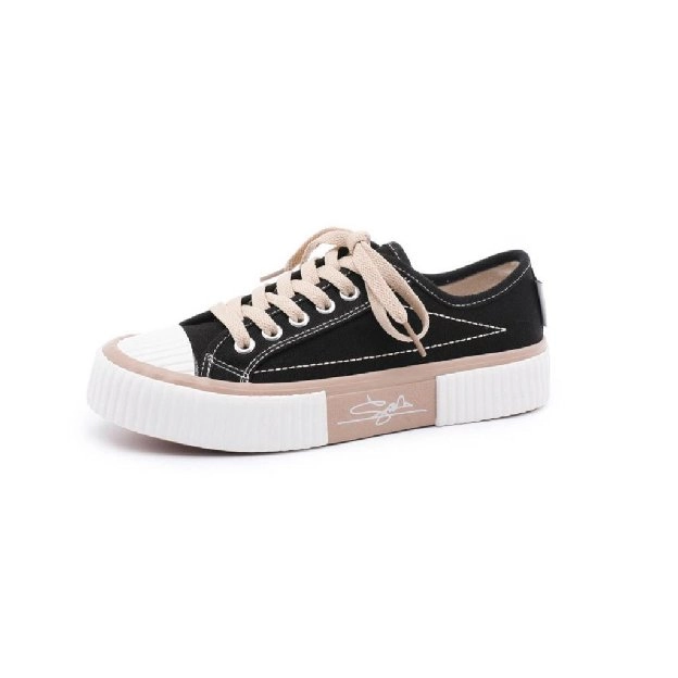 Sepatu Canvas Sneakers 