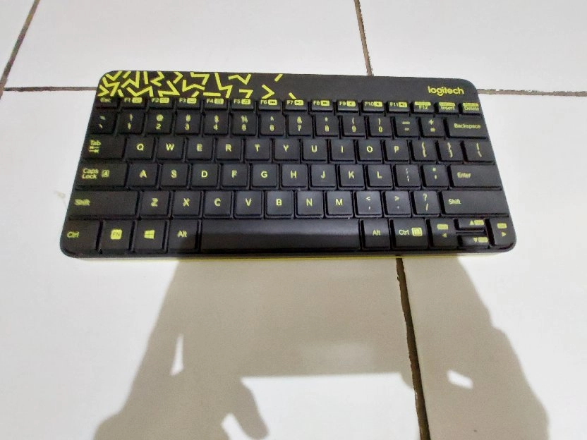 keyboard Logitech wired wireless bekas second