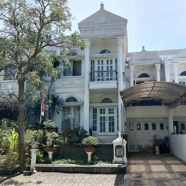 Di jual rumah murah lokasi Citraland Rafles graden Surabaya 