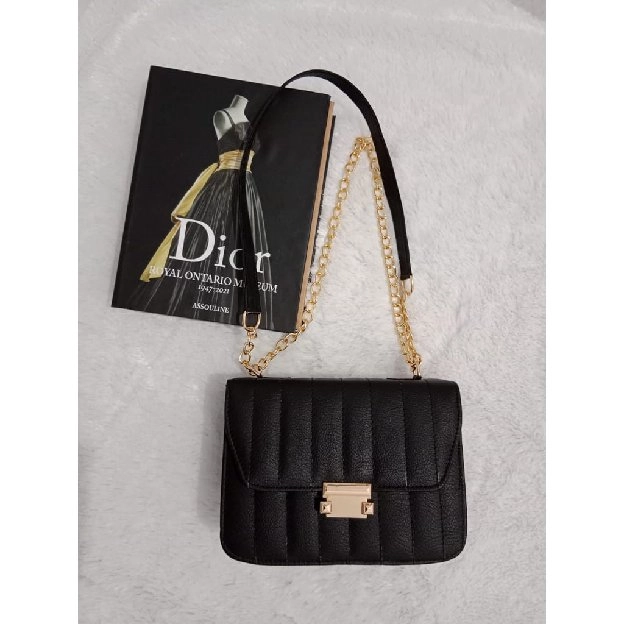 Slingbag Hitam Rantai Wanita 