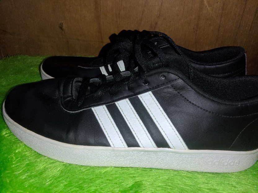 Sepatu Adidas