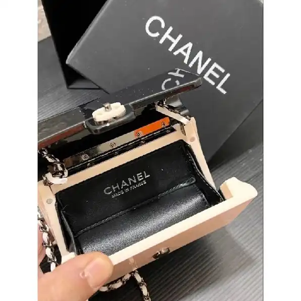 tas chanel plexi sling bag