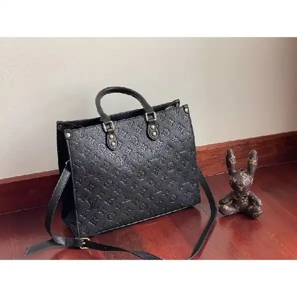 tas tote louis vuitton lv set gantungan boneka