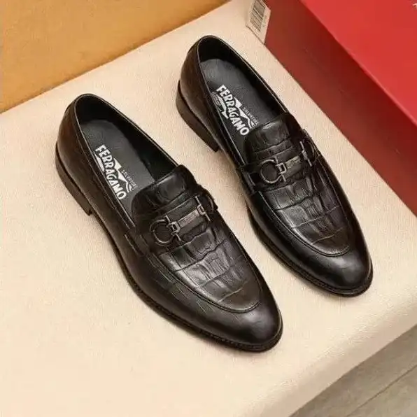 Sepatu pantofel formal pria salvatore ferragamo