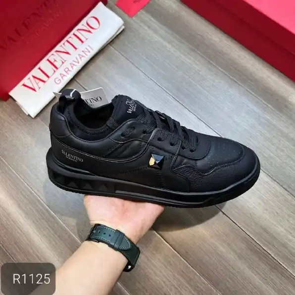 sepatu sneakers pria valentino garavani