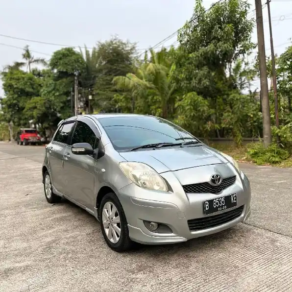 toyota yaris e at 2010 tdp 10 juta saja