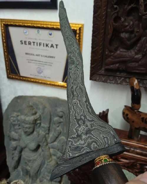 Keris Sepuh Jangkung Pamor Ngulit Semongko