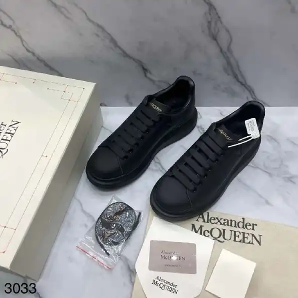 sepatu sneakers pria alexander mcQueen