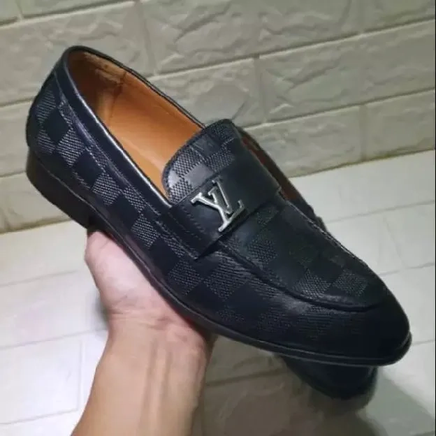 Sepatu pantofel formal louis vuitton lv emboss pria