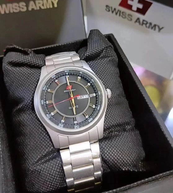 Ready!Jam tangan Swiss Army Pria